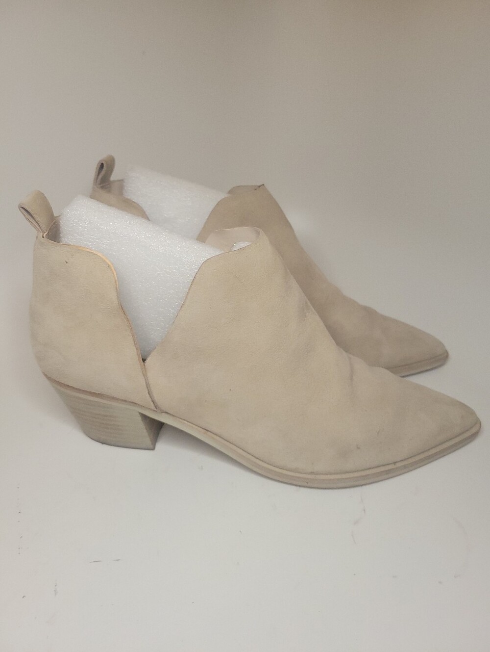 Dolcé Vita Beige Suede Ankle Booties